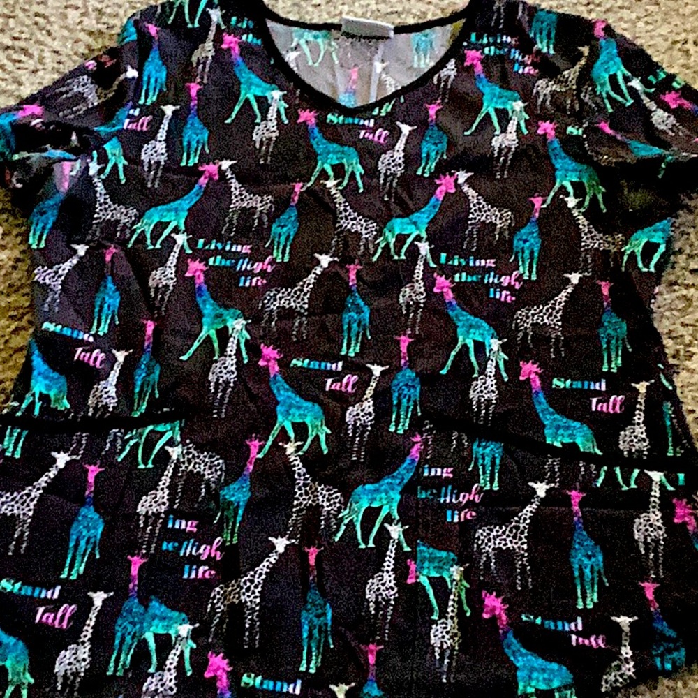 Women’s Scrubstar Giraffe Scrub Top Size M